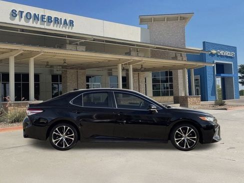 Used 2020 Toyota Camry SE image 4