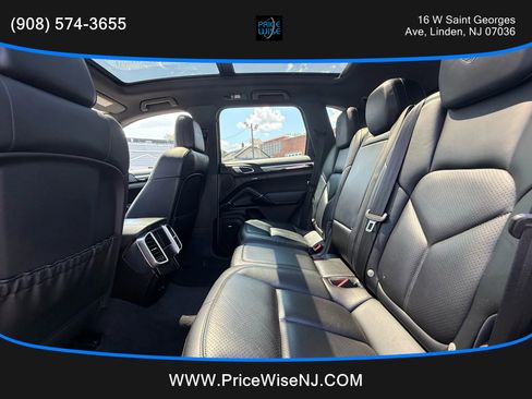 Used 2017 Porsche Cayenne Platinum Edition image 29