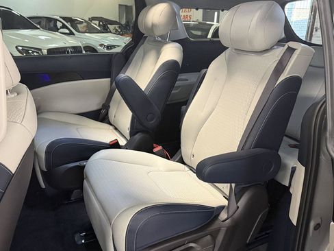 Used 2026 Kia Carnival SX Prestige FWD image 30
