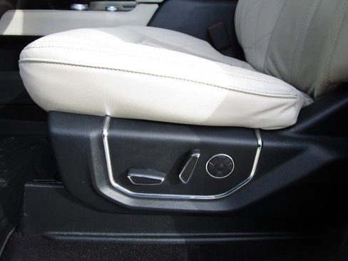 Used 2021 Ford Expedition Platinum image 12