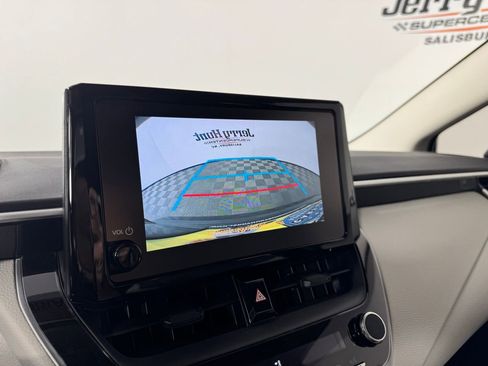 Used 2025 Toyota Corolla LE image 13