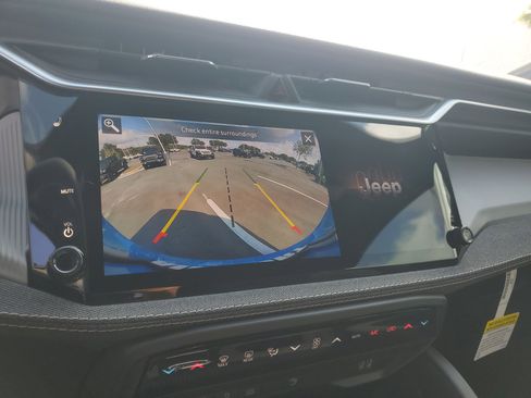 New 2026 Jeep Cherokee Laredo AWD/4WD image 19