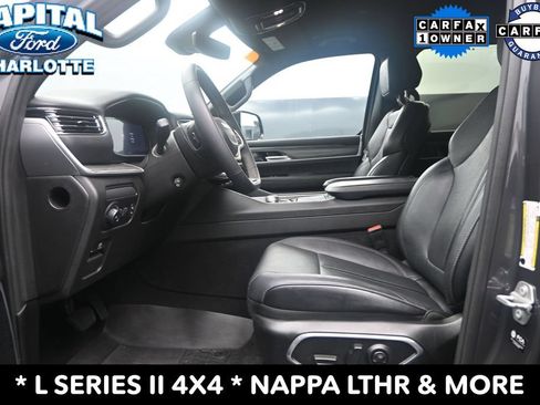 Used 2024 Jeep Wagoneer L Series II w/ Flexible Seating Group AWD/4WD image 9