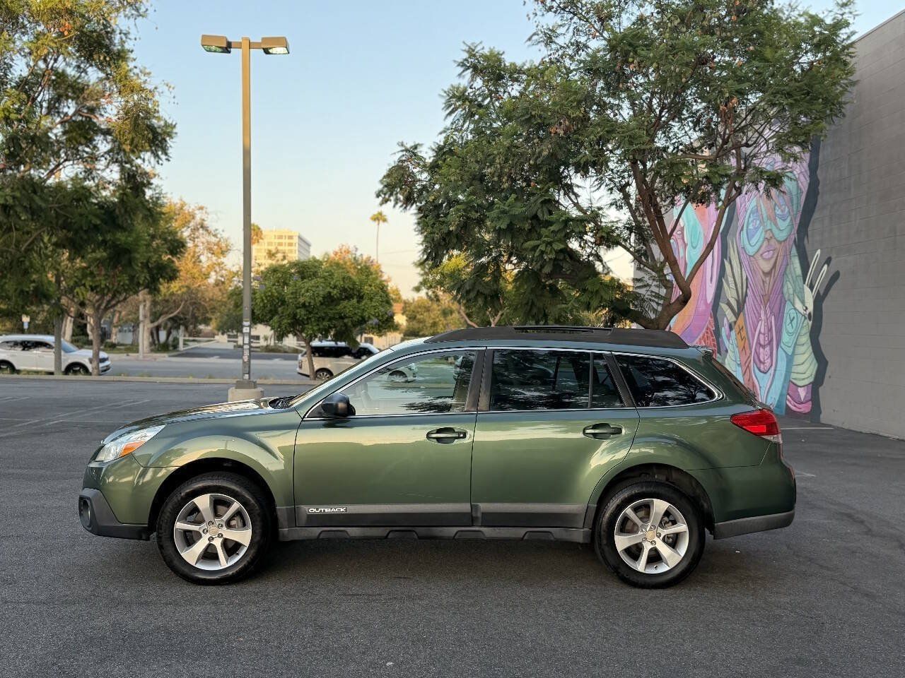 Used 2014 Subaru Outback 2.5i w/ Alloy Wheel Package AWD/4WD image 2