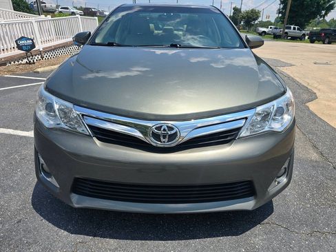 Used 2012 Toyota Camry XLE w/ Leather Pkg FWD image 9