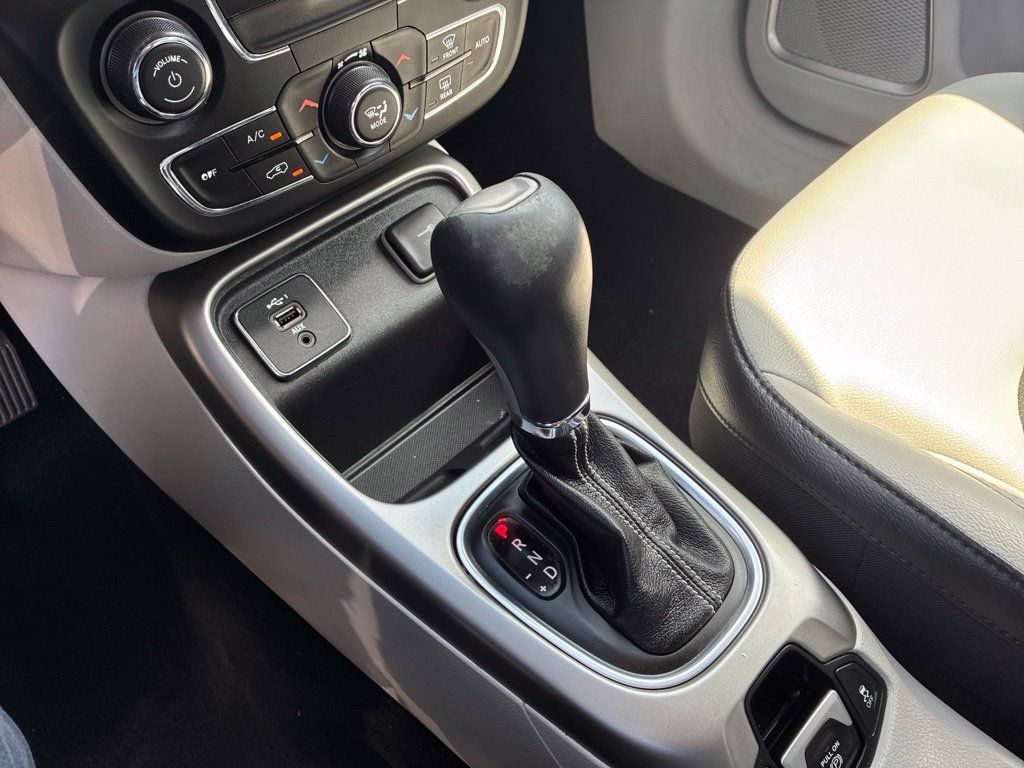 Used 2019 Jeep Compass Latitude FWD image 31