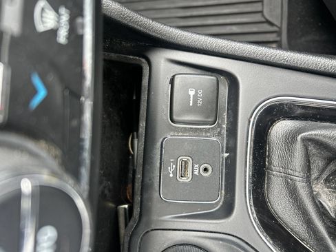 Used 2019 Jeep Cherokee Limited AWD/4WD image 27