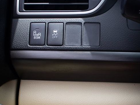 Used 2015 Toyota Camry XLE FWD image 10