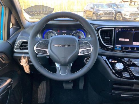 New 2026 Chrysler Pacifica Select FWD image 13