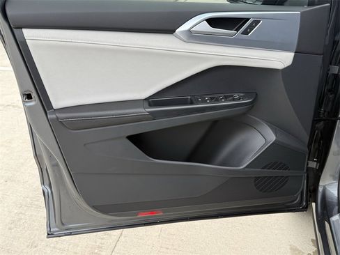 New 2026 Volkswagen Taos SE image 10