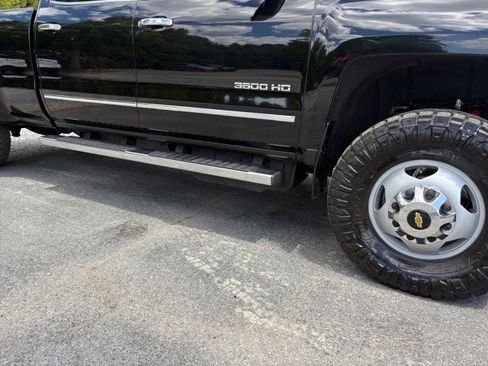 Used 2018 Chevrolet Silverado 3500 LTZ w/ Duramax Plus Package AWD/4WD image 16