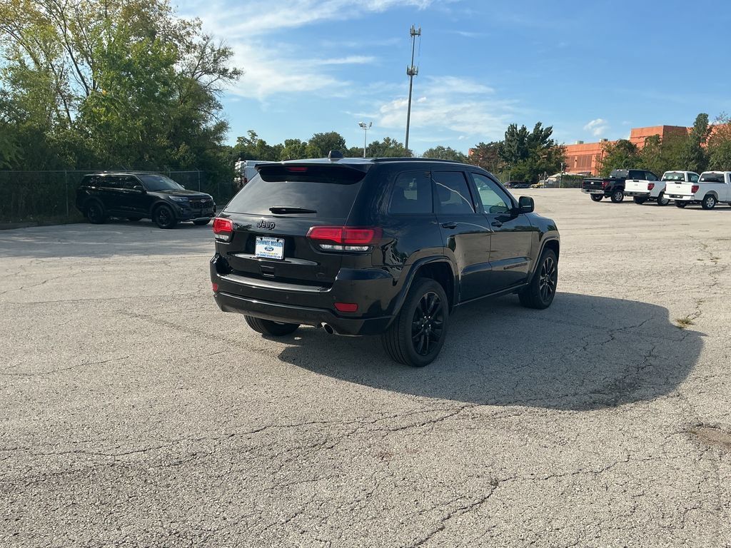 Used 2022 Jeep Grand Cherokee Laredo X AWD/4WD image 4