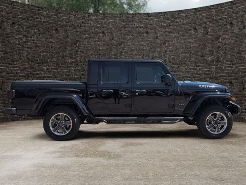 Used 2021 Jeep Gladiator Sport AWD/4WD image 3