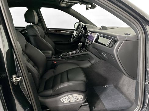 Certified 2025 Porsche Macan Turbo AWD/4WD image 28