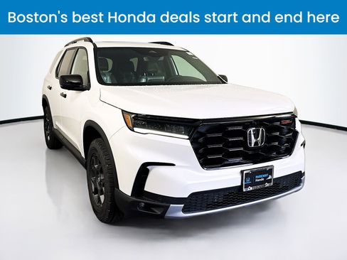 Used 2023 Honda Pilot TrailSport image 1