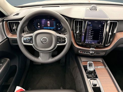 Certified 2023 Volvo XC60 B5 Ultimate image 24