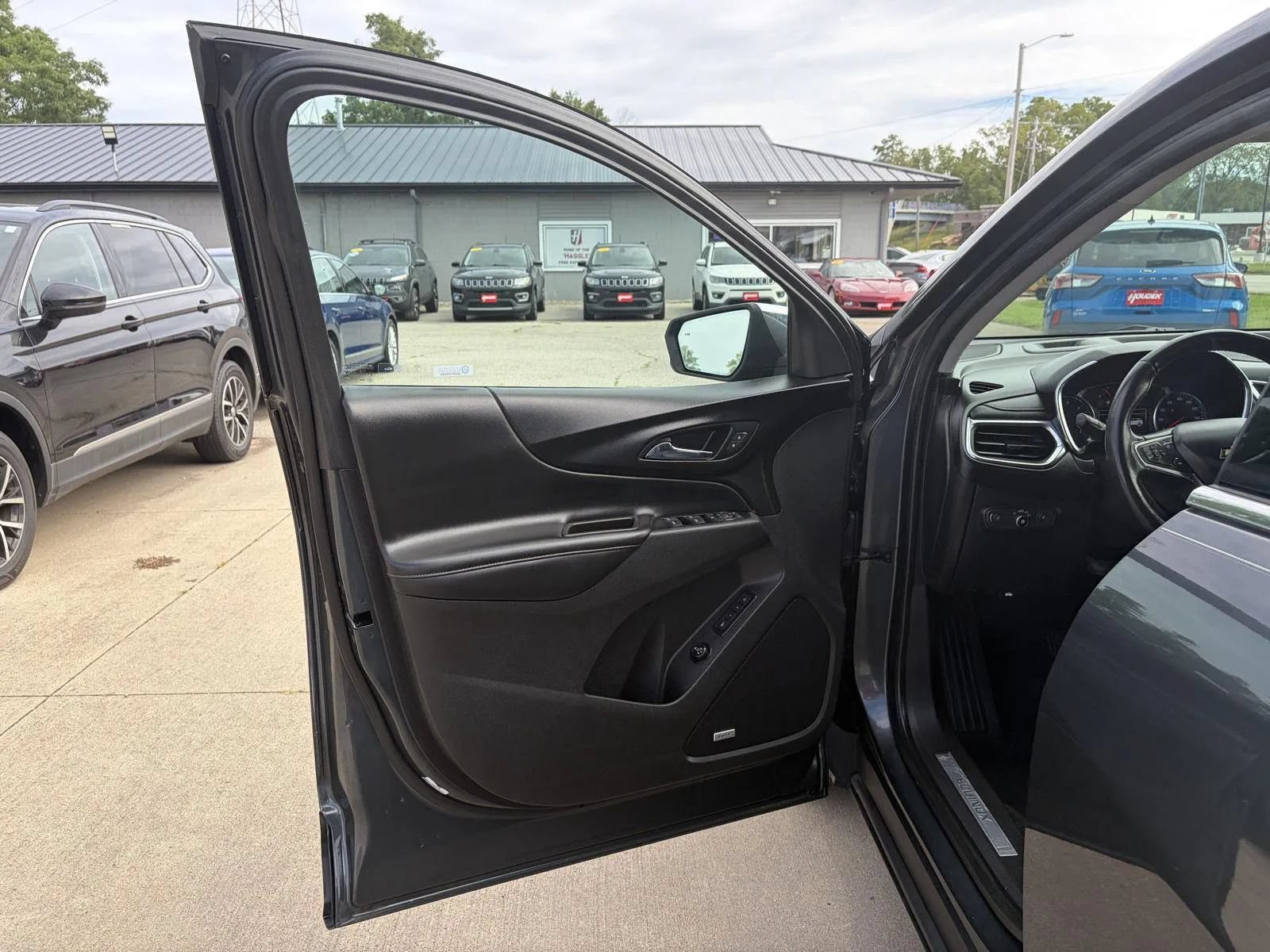 Used 2018 Chevrolet Equinox Premier AWD/4WD image 11