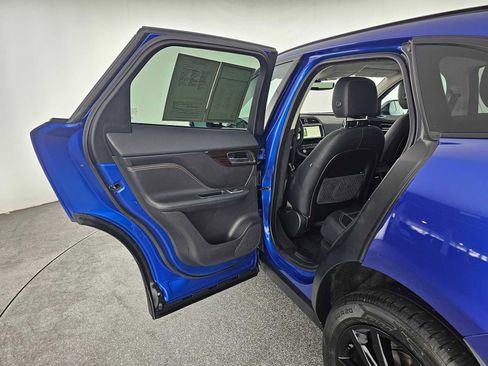 Used 2019 Jaguar F-PACE Prestige image 16