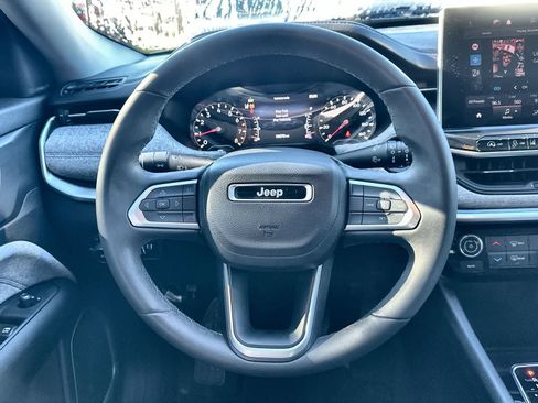 Used 2022 Jeep Compass Latitude image 15