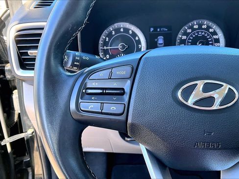 Used 2021 Hyundai Venue SEL image 22
