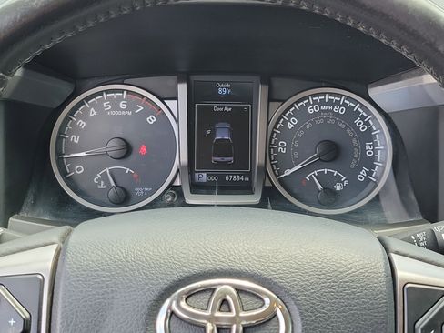 Used 2018 Toyota Tacoma SR5 RWD image 25