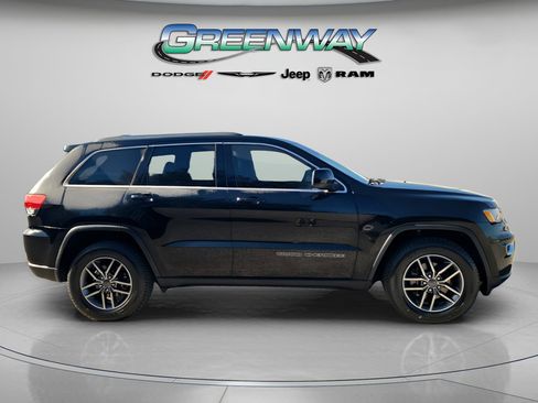 Used 2019 Jeep Grand Cherokee Laredo w/ Laredo X Package image 4