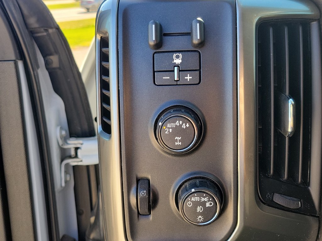 Used 2018 Chevrolet Silverado 1500 LT w/ All Star Edition AWD/4WD image 21