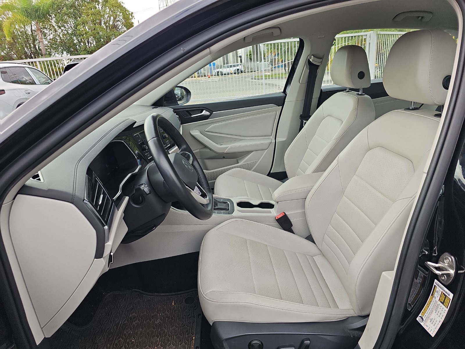 Used 2023 Volkswagen Jetta SE FWD image 16