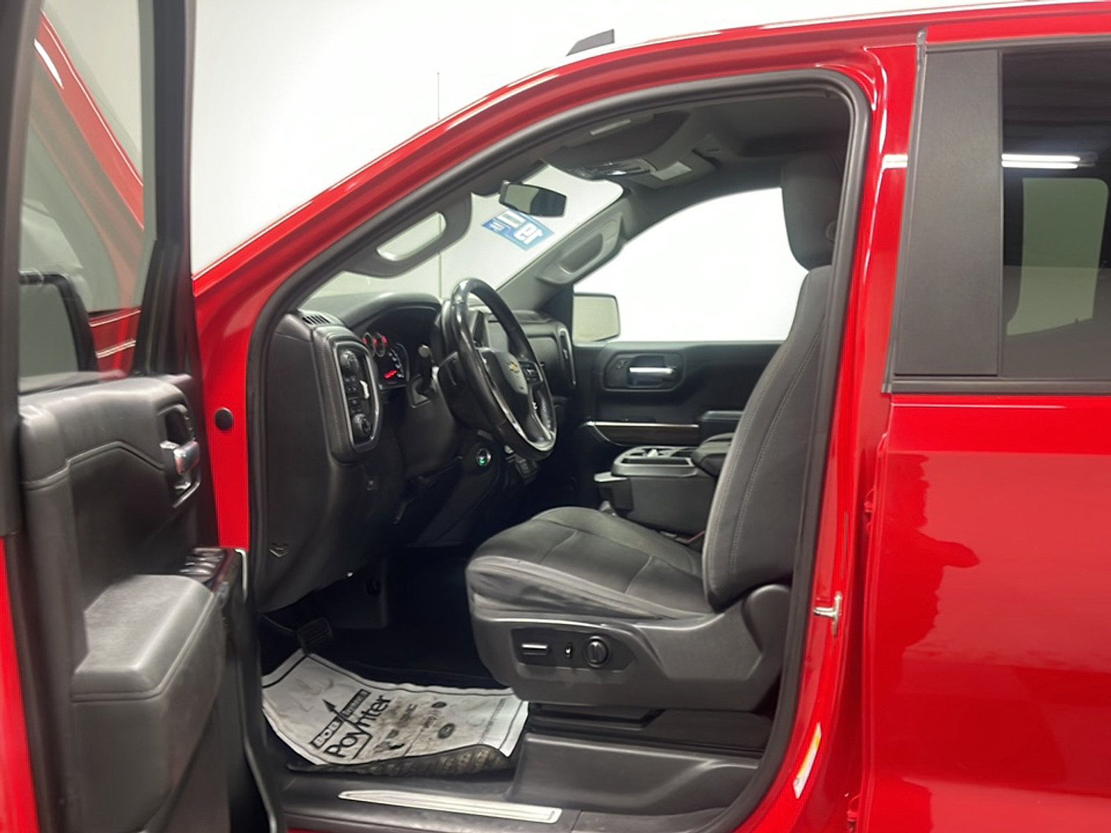 Used 2019 Chevrolet Silverado 1500 LT w/ All-Star Edition AWD/4WD image 2