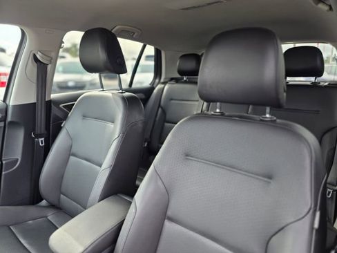 Used 2016 Volkswagen e-Golf SEL Premium image 16