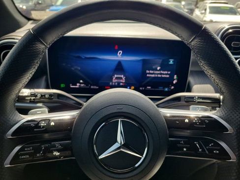 Used 2025 Mercedes-Benz GLC 300 4MATIC image 25
