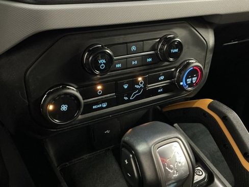 Used 2023 Ford Bronco Badlands image 23