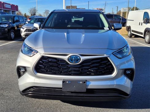 Certified 2023 Toyota Highlander LE image 2