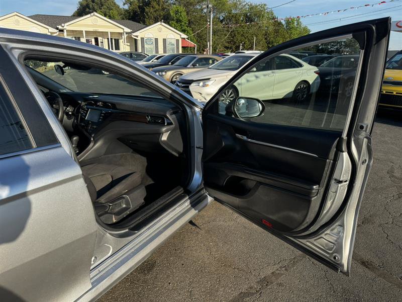 Used 2020 Toyota Camry LE FWD image 14