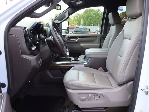 Used 2025 Chevrolet Silverado 2500 LT w/ Safety Package AWD/4WD image 4