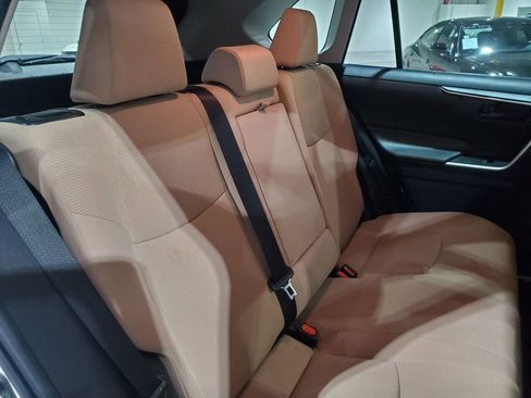 Used 2019 Toyota RAV4 LE AWD/4WD image 23