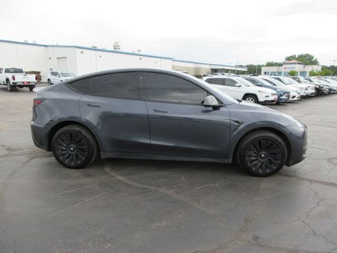 Used 2021 Tesla Model Y Long Range AWD/4WD image 5