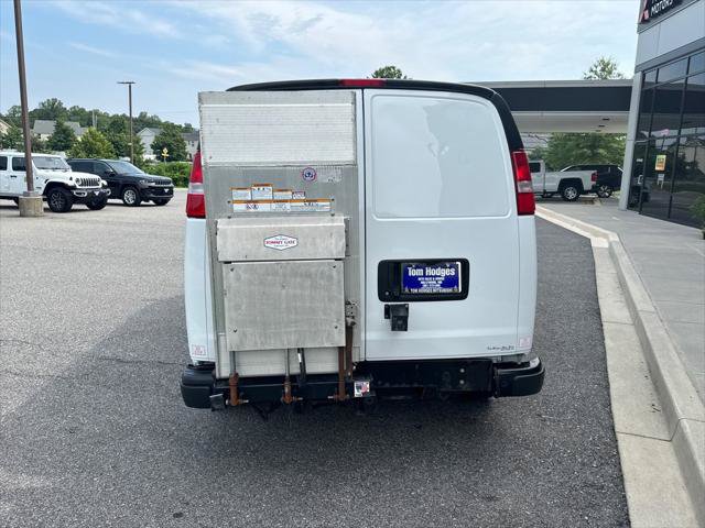 Used 2020 Chevrolet Express 3500 w/ Driver Convenience Package RWD image 5