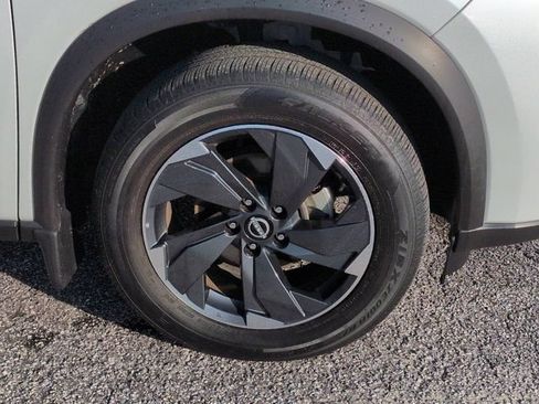 Used 2024 Nissan Rogue SV w/ SV Premium Package FWD image 10