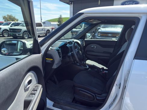 Used 2014 Kia Soul FWD image 12