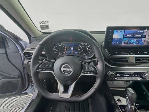 Used 2025 Nissan Altima 2.5 SR w/ SR Premium Package FWD image 9