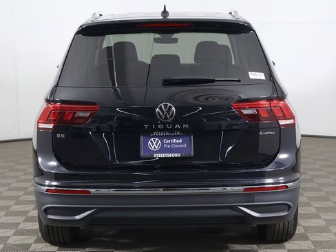 Certified 2024 Volkswagen Tiguan SE w/ Panoramic Sunroof Package AWD/4WD image 12