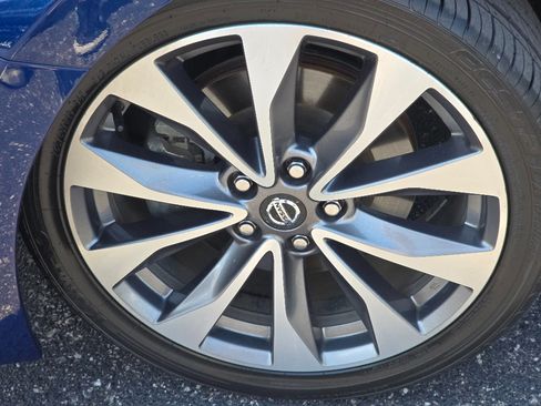 Used 2022 Nissan Maxima Platinum w/ Sport Mat Group FWD image 3