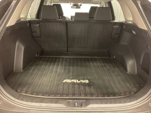 Used 2019 Toyota RAV4 XLE image 9