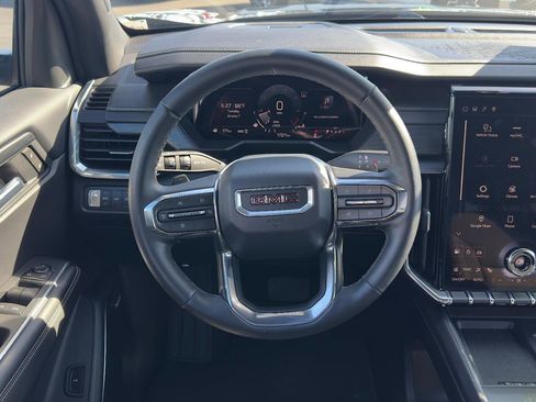 Used 2025 GMC Acadia Elevation image 13