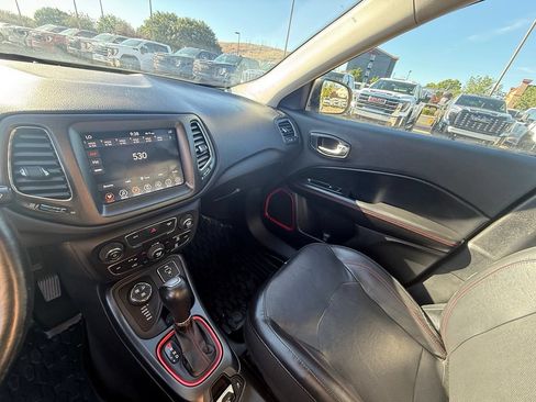 Used 2019 Jeep Compass Trailhawk w/ Leather Interior Group AWD/4WD image 12