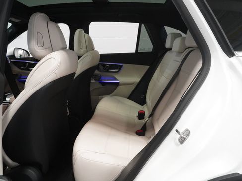 New 2027 Mercedes-Benz GLC 300 4MATIC image 16