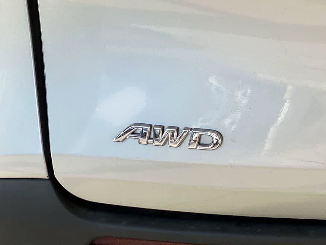 Used 2023 Toyota Sienna LE AWD/4WD image 11