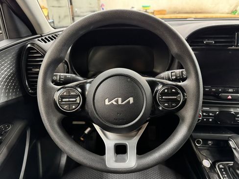 Used 2023 Kia Soul S FWD image 19