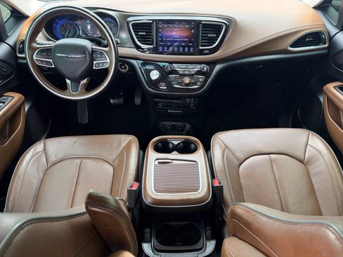 Used 2017 Chrysler Pacifica Limited FWD image 22